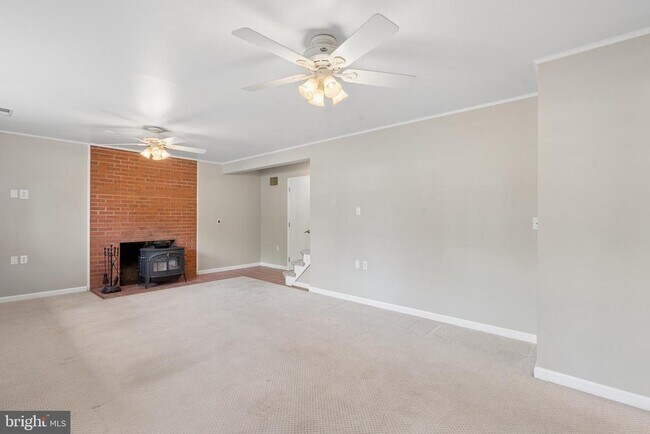 Building Photo - 8109 Broadview Dr