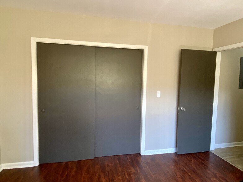 Building Photo - 1305 N Lotus Dr