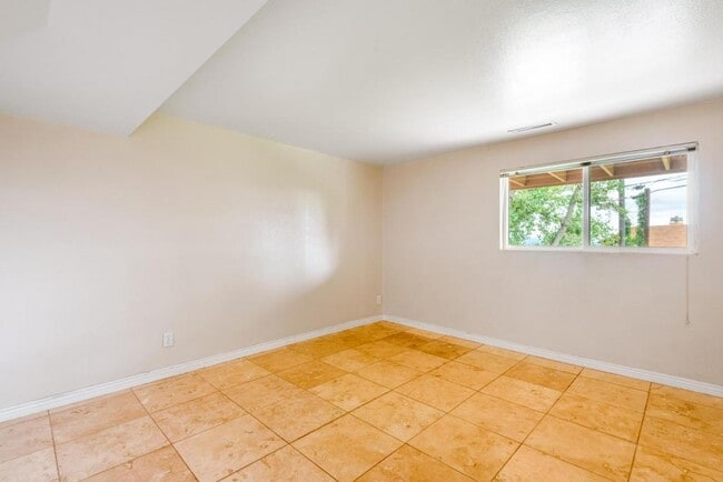 Building Photo - 703 Orion Dr