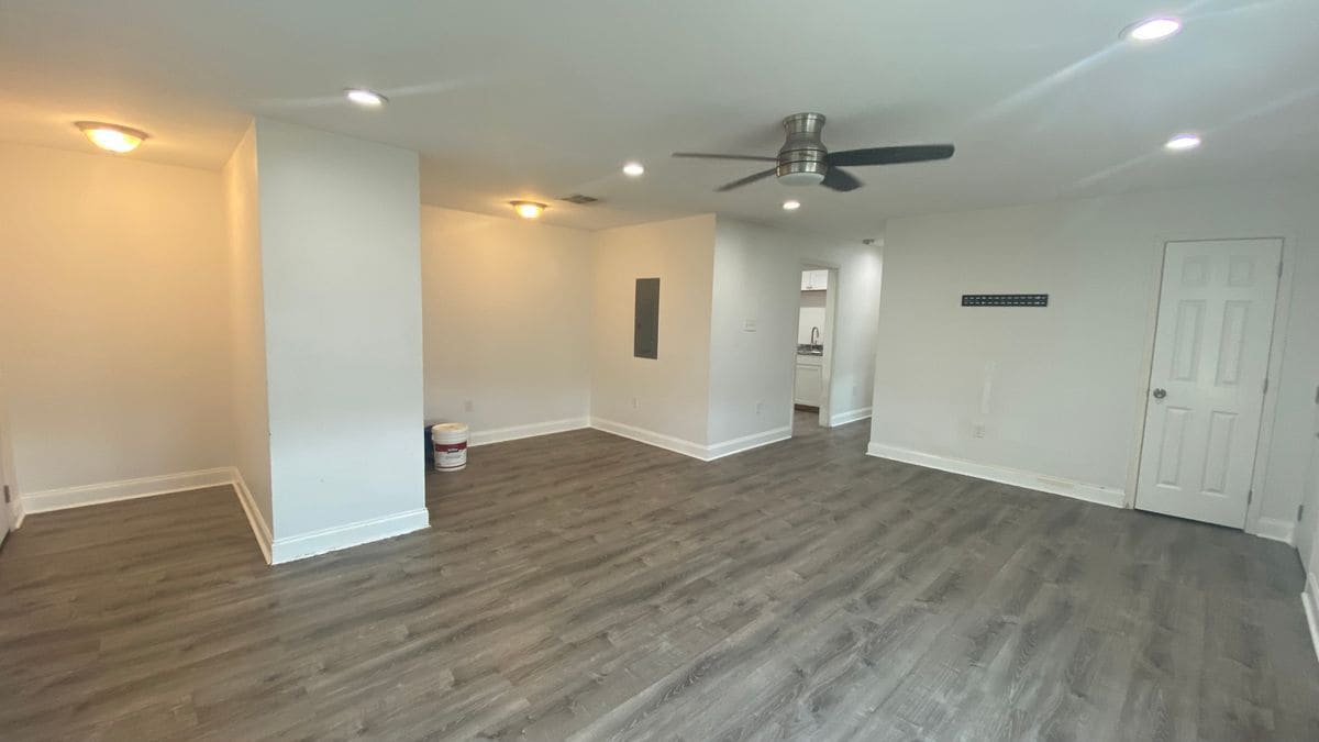 Building Photo - 4948 Laine Ave