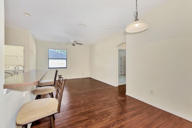 Building Photo - Living Large at a Beautiful 3/2 in Northport