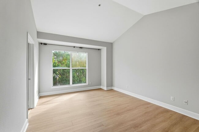 Building Photo - Downtown Mountain View 3 Bedroom 3.5 Bathr...