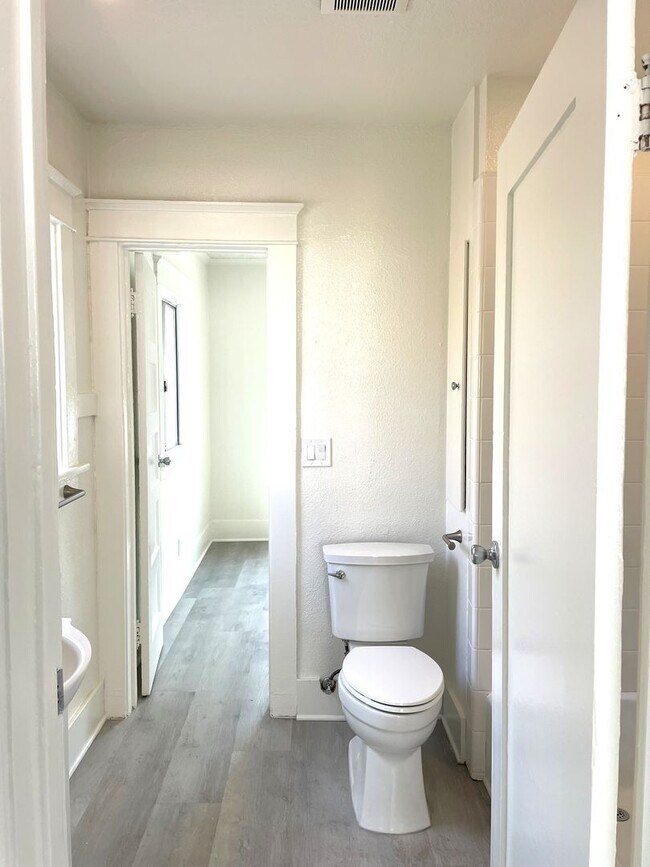 Building Photo - 469