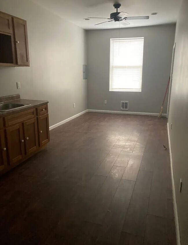 Building Photo - Beautifully Updated 2 Bedroom, 2 Bathroom Single-Family Home