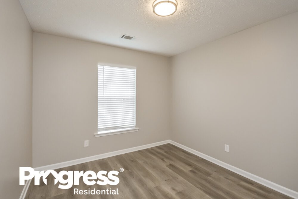 Building Photo - 433 Summer Hill Cir