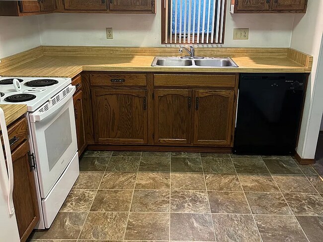 Building Photo - 4734 Trevor Cir