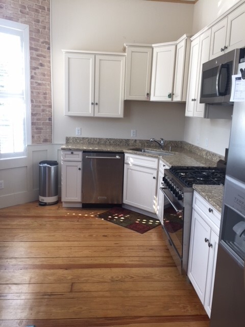 Stainless steel appliances - 245 Lincoln St