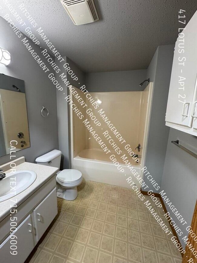 Building Photo - 417 Lotus St