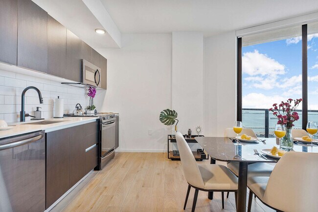 Building Photo - 398 NE 5th St