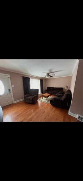 Building Photo - 9215 Crispin St