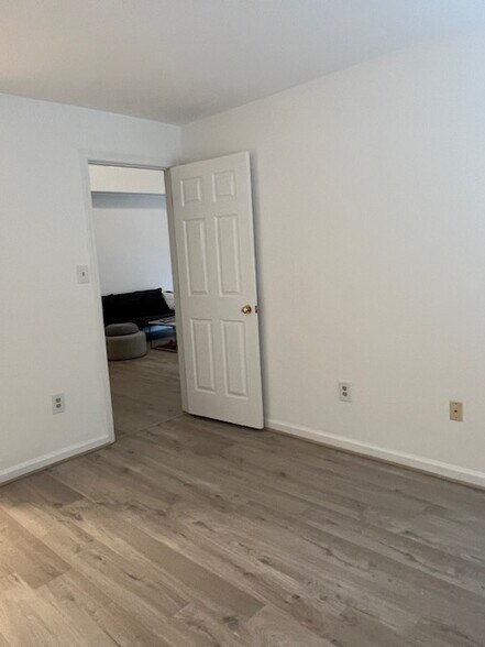 Second bedroom - 121 Timberbrook Ln