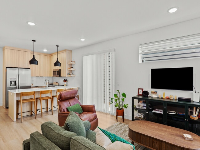 Building Photo - 5271 N Oberlin St