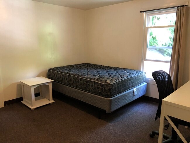 Building Photo - 119 Hudson St