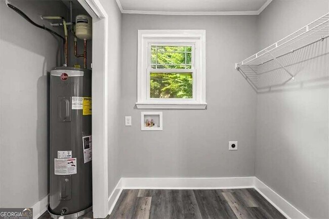 Building Photo - 724 Cowan Rd SE