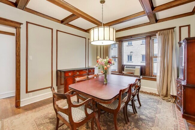 Building Photo - 3755 N Pine Grove Ave