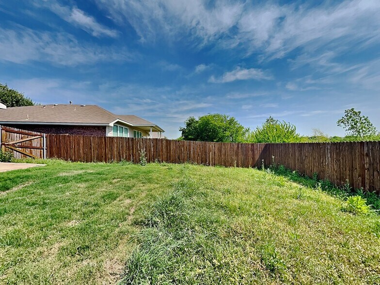 Building Photo - 645 Chalk Knoll Rd