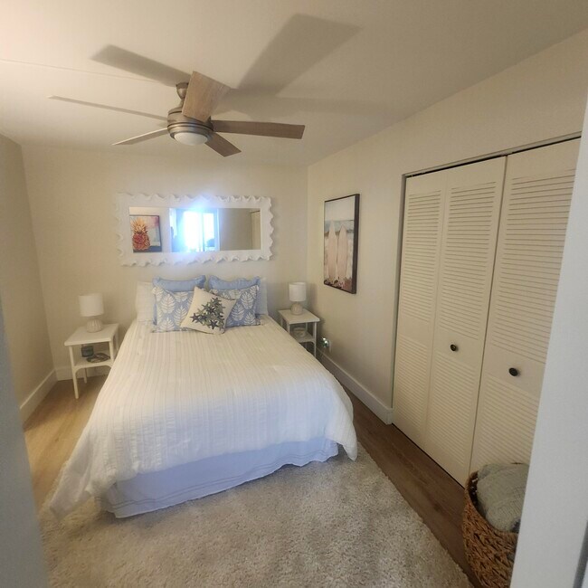 Building Photo - 1505 N Riverside Dr