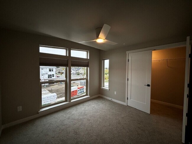 Building Photo - 688 Venture Wy
