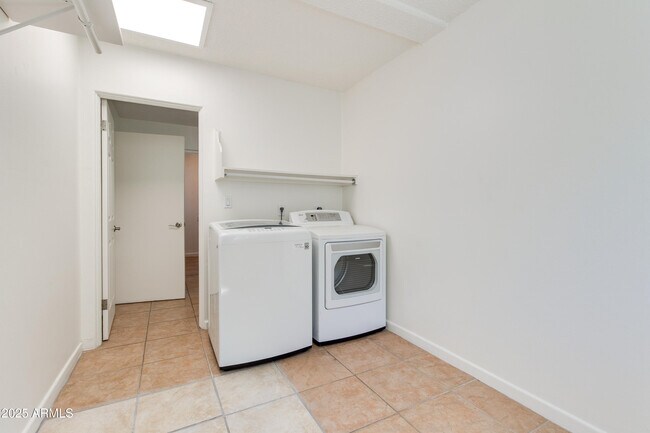 Building Photo - 4808 N 29th Pl