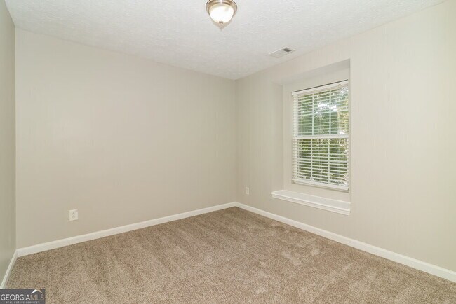 Building Photo - 165 Nacoochee Way