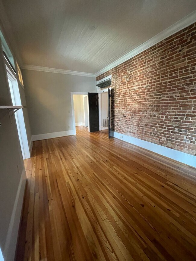 Building Photo - 123.5 S Ma
