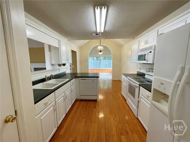 Building Photo - 102 Cormorant Way