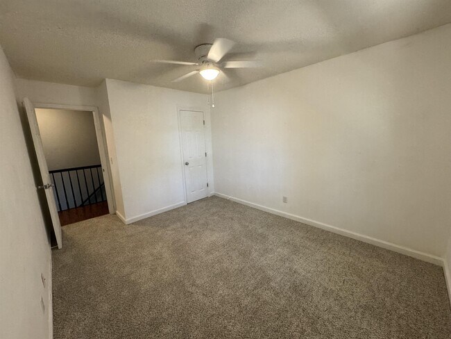 Building Photo - 2700 Thackery Rd