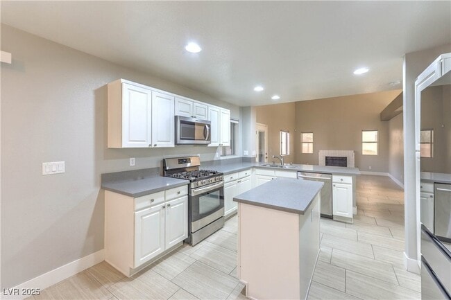 Building Photo - 20 Fantasia Ln