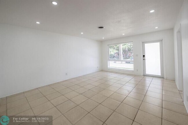 Building Photo - 930 Orange Isle
