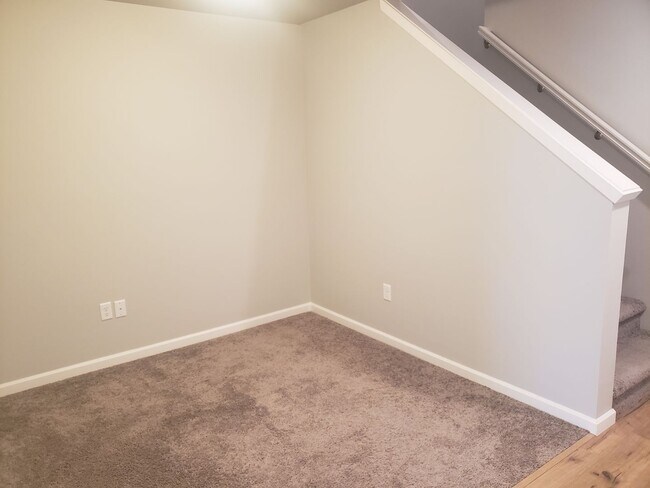 Building Photo - Reed's Crossing 2 bed/2.5 bath Townhome!
