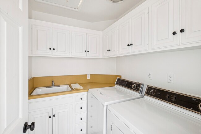 Building Photo - 1214 E Balboa Blvd