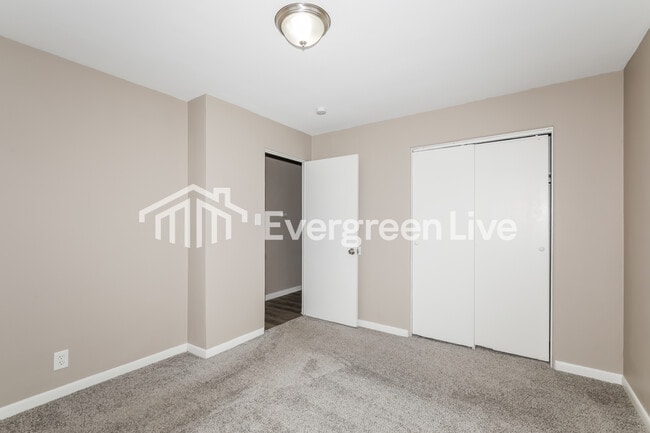 Building Photo - 3913 N Bolton Ave