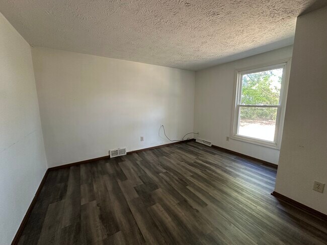 Building Photo - 8531 Kellydale St NW