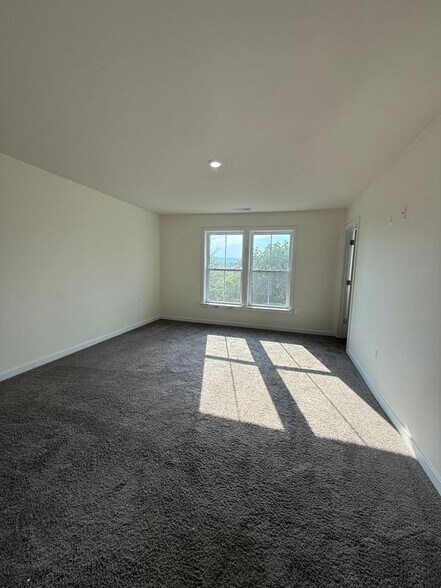Building Photo - 28 Marineris Cir
