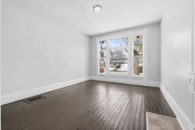 Building Photo - 2411 Fox Ave