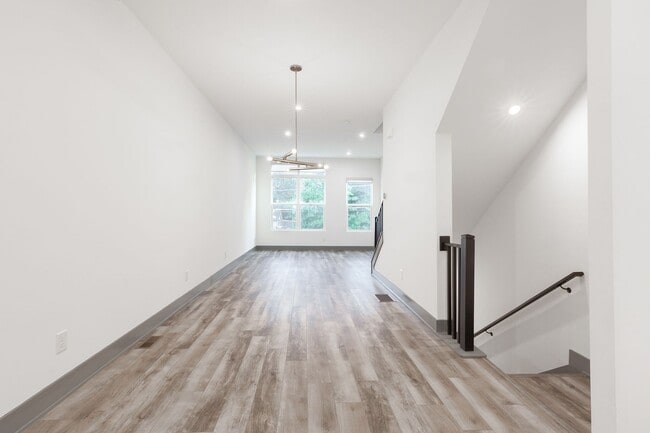 Building Photo - Beautiful 2bd/2.5ba Contemporary Townhome ...