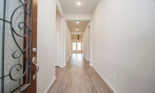 Building Photo - 31611 Lyle Mnr Dr