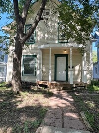 Building Photo - 4 bedroom / 2 bath home with lots of room!
