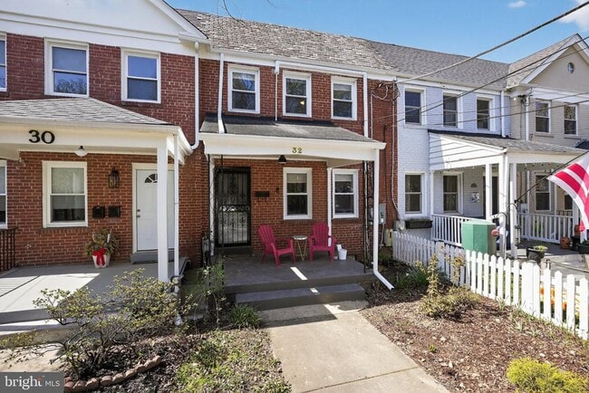 Building Photo - 32 Farragut Pl NW