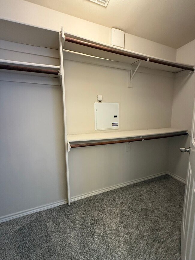 Building Photo - Adorable 4/2/2 located minutes from Weatherford High School