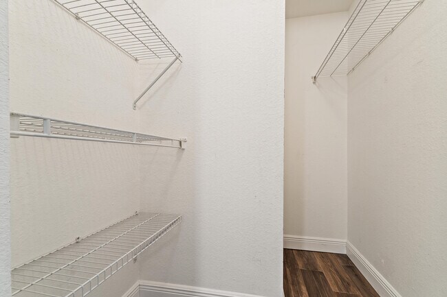 Building Photo - 2806 Veronia Dr