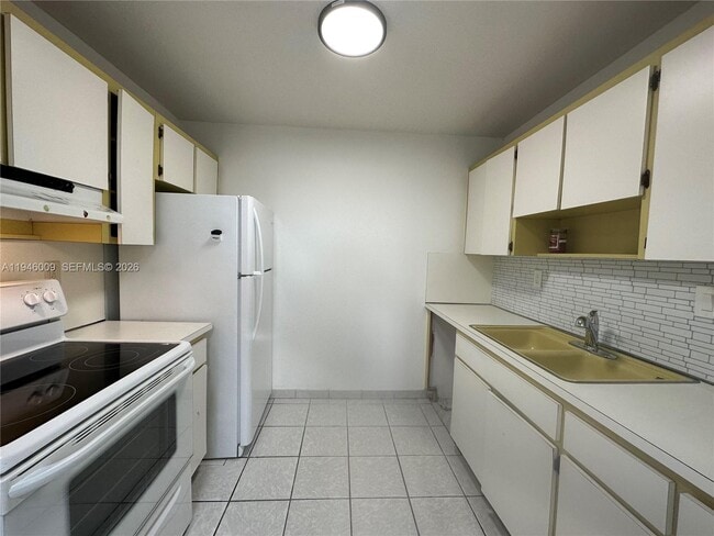 Building Photo - 4670 W 13th Ln