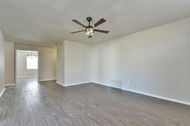 Building Photo - 608 Moraine Ave