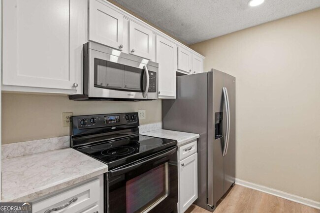 Building Photo - 611 Barrington Hills Dr