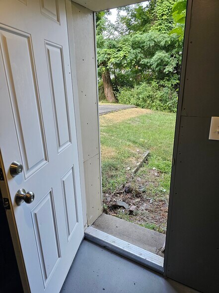 Access to the shared backyard through the laundry room - 4355 Coleridge St