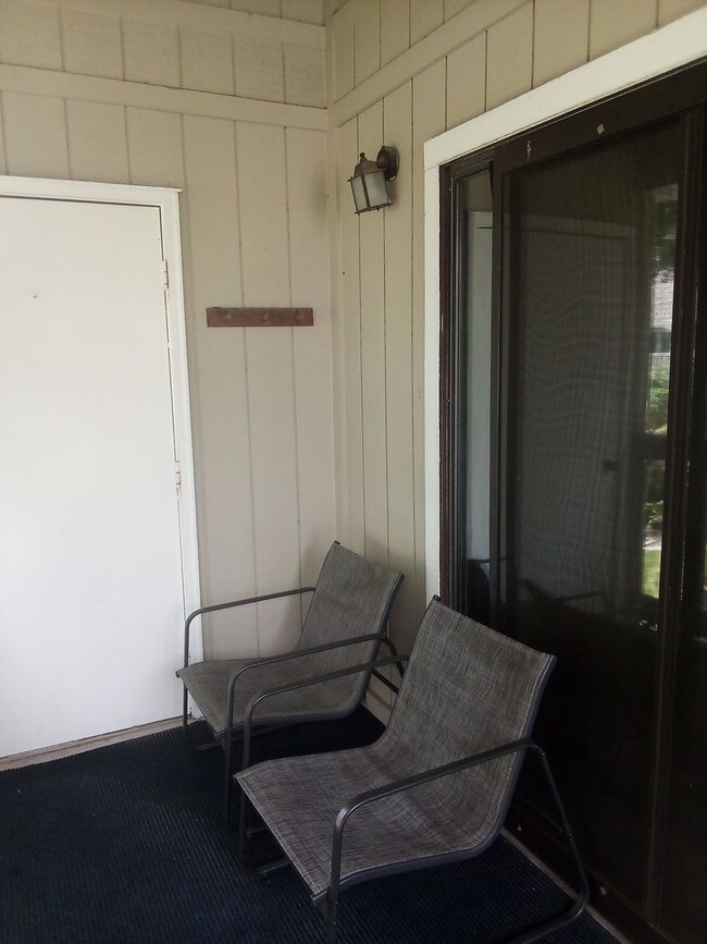 Building Photo - Golf Colony VII Unit 20 J