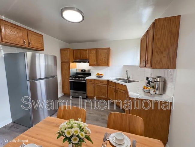 Building Photo - 21612 Berendo Ave