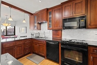 Building Photo - 803 W 48th St