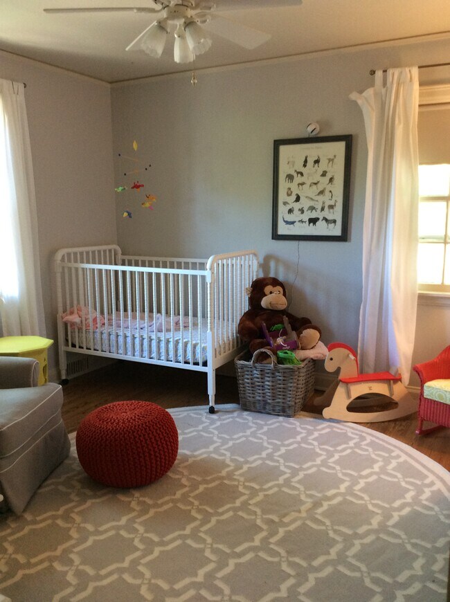 Building Photo - 6407 W Lloyd St