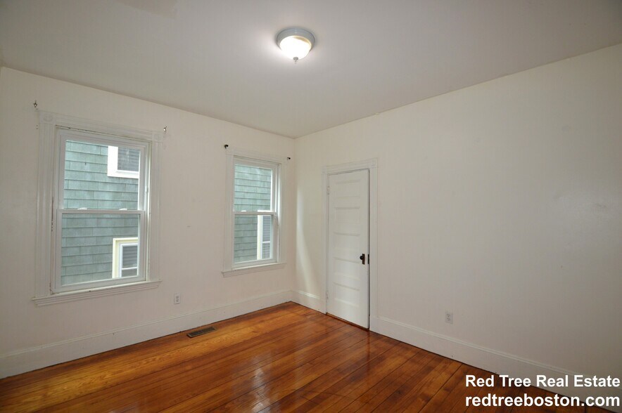 Building Photo - 10 Bucknam St